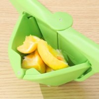 מסחטת הדרים ולימונים מתקפלת SqueezePro לסחיטה מקסימלית במינימום מאמץ