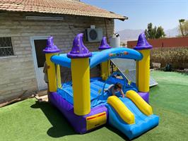 מתנפח בינוני טירת הקסמים הסגולה D2821P מבית Jumpy Jump