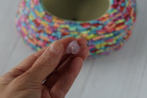 עציץ גדול בצורת חלוק נחל אסימטרי בצבעוניות עזה