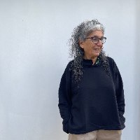 חולצה עליונה חמה מדגם שירה בצבע שחור - אחרונות במלאי במידה 17