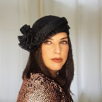 כובע שחור אלגנטי לנשים -  דגם תלתלים
