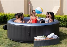 ג'קוזי עגול מתנפח ל-8 אנשים של אמ.ספא – דגם Comfort Bergen עם מערכת חימום משולבת.