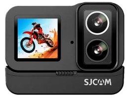 מצלמת אקשן SJCAM SJ11 – Type-C מצלמה שחורה עם מסך בצד שמאל המציג רוכב אופנוע קופץ ושני עדשות בצד