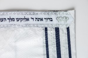 טלית צעיף לילדים עם פסים בצבע כחול ככה