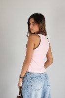 גופיה צווארון