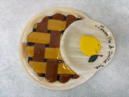 צלחת זכוכית בטכניקת פיוזינג בסגנון של פאי לימון