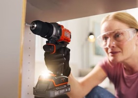 Black+Decker BCD383D1XC-QW – מברגה/מקדחת פטיש נטענת עם ביצועים יציבים לאורך זמן