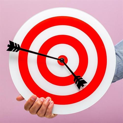 שעון קיר זכוכית מטרה  Target - מארז לא מושלם