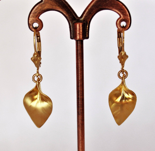 Leaf Golden dangle earrings
