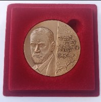 זיגמונד פרויד- שנת 2000, ברונזה, 59 מ"מ, אישים יהודים שתרמו לתרבות, החברה הממשלתית למדליות ולמטבעות