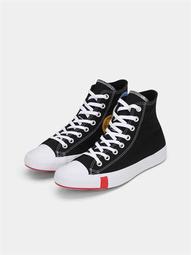 ALL STAR CHUCK TAYLOR- גבוהות- נשים- שחור/פאטצ'ים