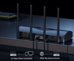 ראוטר Mercusys BE3600 Dual-Band WiFi 7 MR27BE – מבט אחורי על יציאות מחוברות עם כבלים וארבע אנטנות
