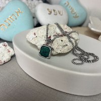 שרשרת לגבר תליון מרובע אבן ירוקה