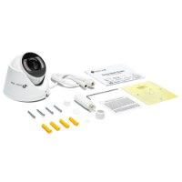 מצלמת כיפה Vigi S445 4MP – מציגה את המצלמה הלבנה ואביזרי ההתקנה הנלווים על רקע לבן