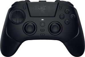 בקר משחק אלחוטי צבע שחור Razer Raiju V3 Pro PlayStation 5/PC – בקר משחק שחור נראה מקדימה עם לחצנים וג ויסטיקים על רקע לבן