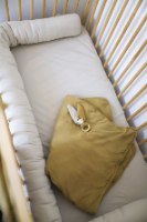 סדין למיטת תינוק + שק עם שם התינוק לבגדי החלפה/חפצים קטנים