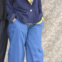 מכנסיים כפולים מדגם נור בצבע כחול ג׳ינס עם הדפס - זוג אחרון במידה 17