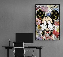 "F. Mickey" תמונת גרפיטי של מיקי מאוס עם לוגו מותג יוקרה מודפסת על קנבס פרימיום מוכנה לתליה עם מסגור