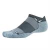אפור L - גרבי ריצה מנדפות ללא תפרים Swiftwick MAXUS ZERO TAB
