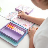 מארז עיצוב מדבקות דברים מתוקים עם טושים ריחניים!