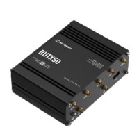 נתב סלולרי תעשייתי Teltonika RUTX50 5G – אלחוטית נתב שחור מלבני עם כיתוב RUTX50 מחברי אנטנה ויציאת USB בצד על רקע