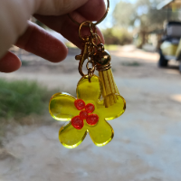 מחזיק מפתחות שקוף פרחוני בעבודת יד