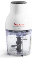 קוצץ מזון חשמלי Moulinex DJ520110 – קוצץ מזון לבן עם מיכל שקוף ולהבים מונח על רקע לבן