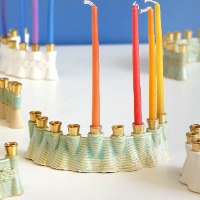קופסת הפתע לחנוכה - שתי חנוכיות יחודיות - במחיר אחת, קרמיקה בהדפסת תלת מימד