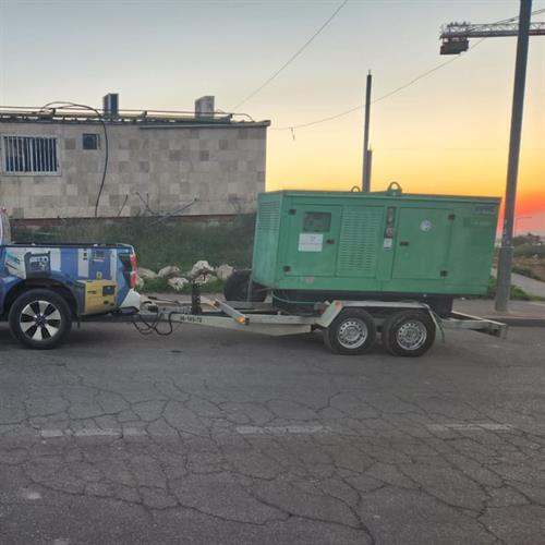 להשכרה לפי יום גנרטור קמינגס תעשייתי 220KVA חזק אמין