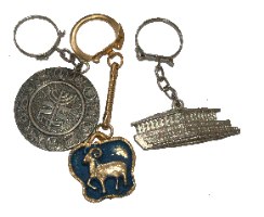 לוט של שלושה מחזיקי מפתחות ממתכת ישראל שנות ה- 60, אריזה מקורית בצלאל וינטאג'