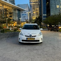 Toyota prius plus 2013