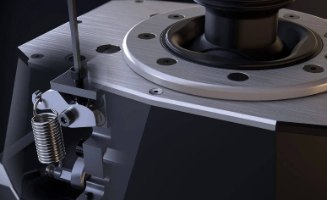 בסיס ג'ויסטיק טיסה מודולרי Thrustmaster AVA PC – תצוגה מקרוב של בסיס מתכתי מוברש עם קפיץ מנגנון ומפתח אלן