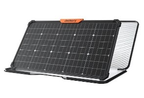 מארז תחנת כוח ניידת ופאנל Jackery Explorer 1000 Plus + Jackery SolarSaga 80W – פאנל סולארי שחור עם לוגו Jackery כתום