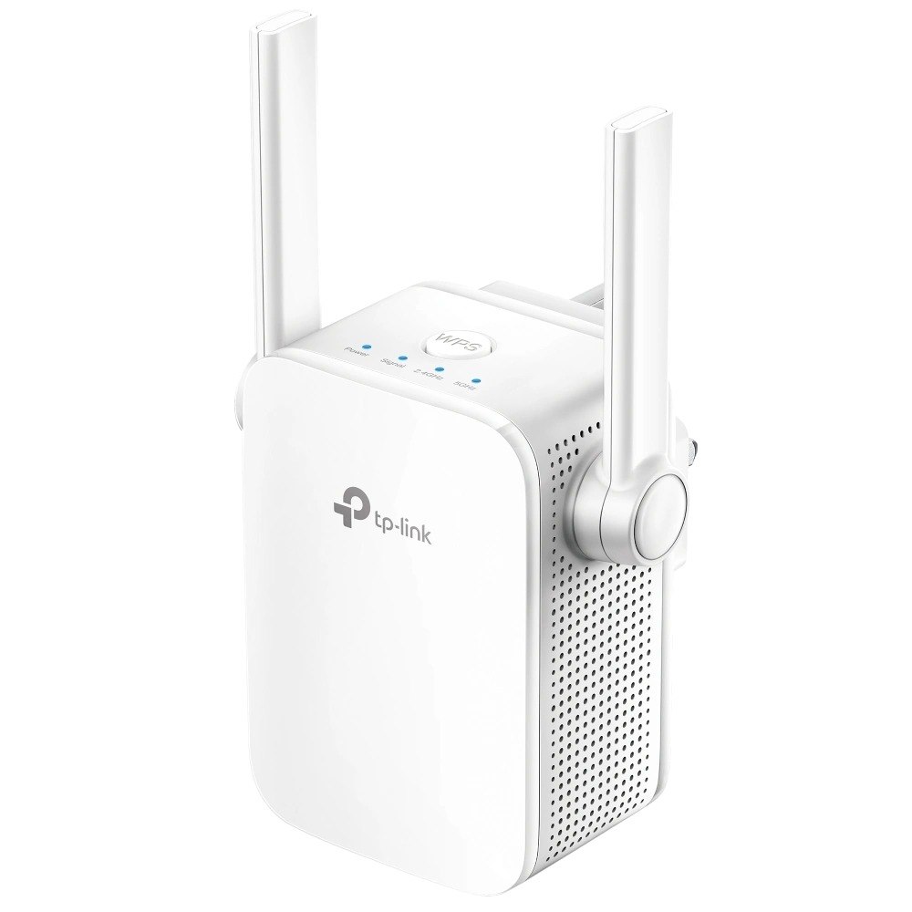 מגדיל טווח TP-Link AC750 RE205 – מכשיר Wi-Fi לבן עם שתי אנטנות לוגו TP-Link ונורות חיווי מוצג על רקע לבן