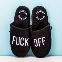 נעלי בית קטיפתיות לגבר עם מסר חד Fuck Off