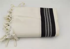 טלית צמר דגם תשבץ שחור החל מ - 330 ₪