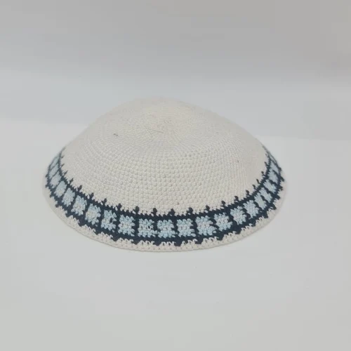 כיפה סרוגה עבודת יד דגם שפה מעוטרת