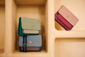 תיק Cross Body בגודל בינוני דגם Fenna מידות 25X7X20 ס"מ של חברת PIP STUDIO