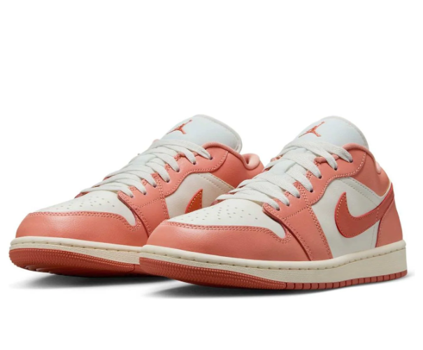 נעלי אייר ג'ורדן Air Jordan Dunk Low ורוד לבן