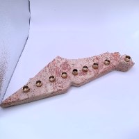 חנוכייה מאבן בעיצוב מפת ארץ ישראל - מתאימה לנרות שעווה ולכוסיות שמן