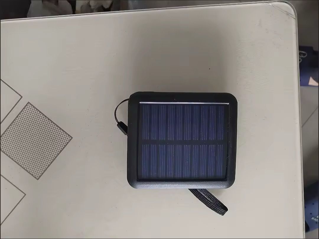 חוות דעת - SolarFlex – מיני מטען סולארי נייד שמתאים לכל מכשיר