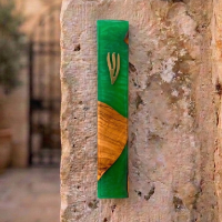 בית מזוזה ירוק בגימור מבריק בגודל 15 ס"מ
