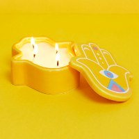 נר בקופסת קרמיקה חמסה צבעונית Lucky Hand – צהוב - מארז לא מושלם