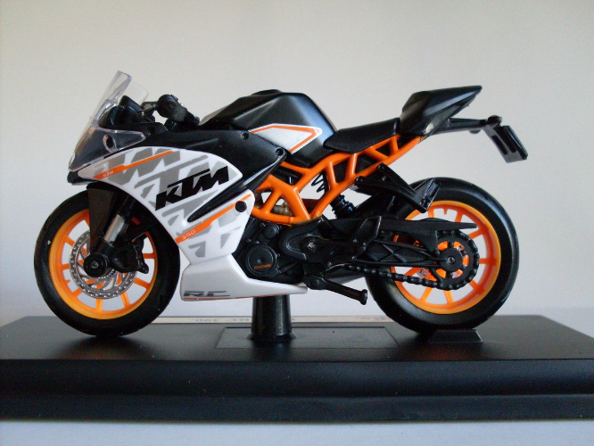 מאיסטו - דגם אופנוע  - Maisto KTM RC 390 1:18 - KTM
