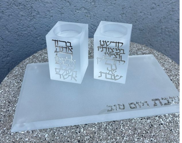 זוג פמוטי קריסטל מרובע עם פלקטה "הדלקת נרות"