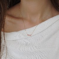 שרשרת אבני ספיר ורוד טבעי בשיבוץ לרוחב זהב 14 קראט