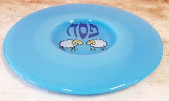 צלחת כחולה מזכוכית בטכניקת פיוזינג לפסח, צלחת סדר לפסח, מתנה לפסח