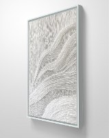 "White Noise.3" תמונת קנבס גדולה לאורך בעיצוב נקי ומינימאלסטי בגווני לבן אפרפר, קנבס כותנה איכותי