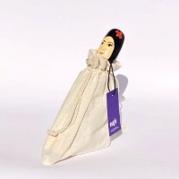 בובת עץ עומדת של המוזיקאית איימי ויינהאוס Amy Winehouse - סוג ב'
