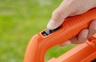 Black+Decker BEBL185-QS 1850W – מפוח אוויר חשמלי עם תפעול קל ומהיר.